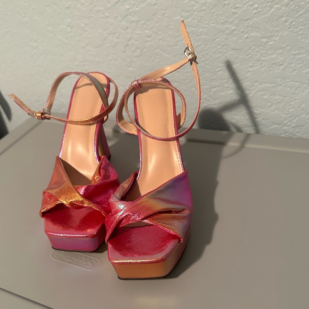 Cute retro heels! Never worn and brand new.